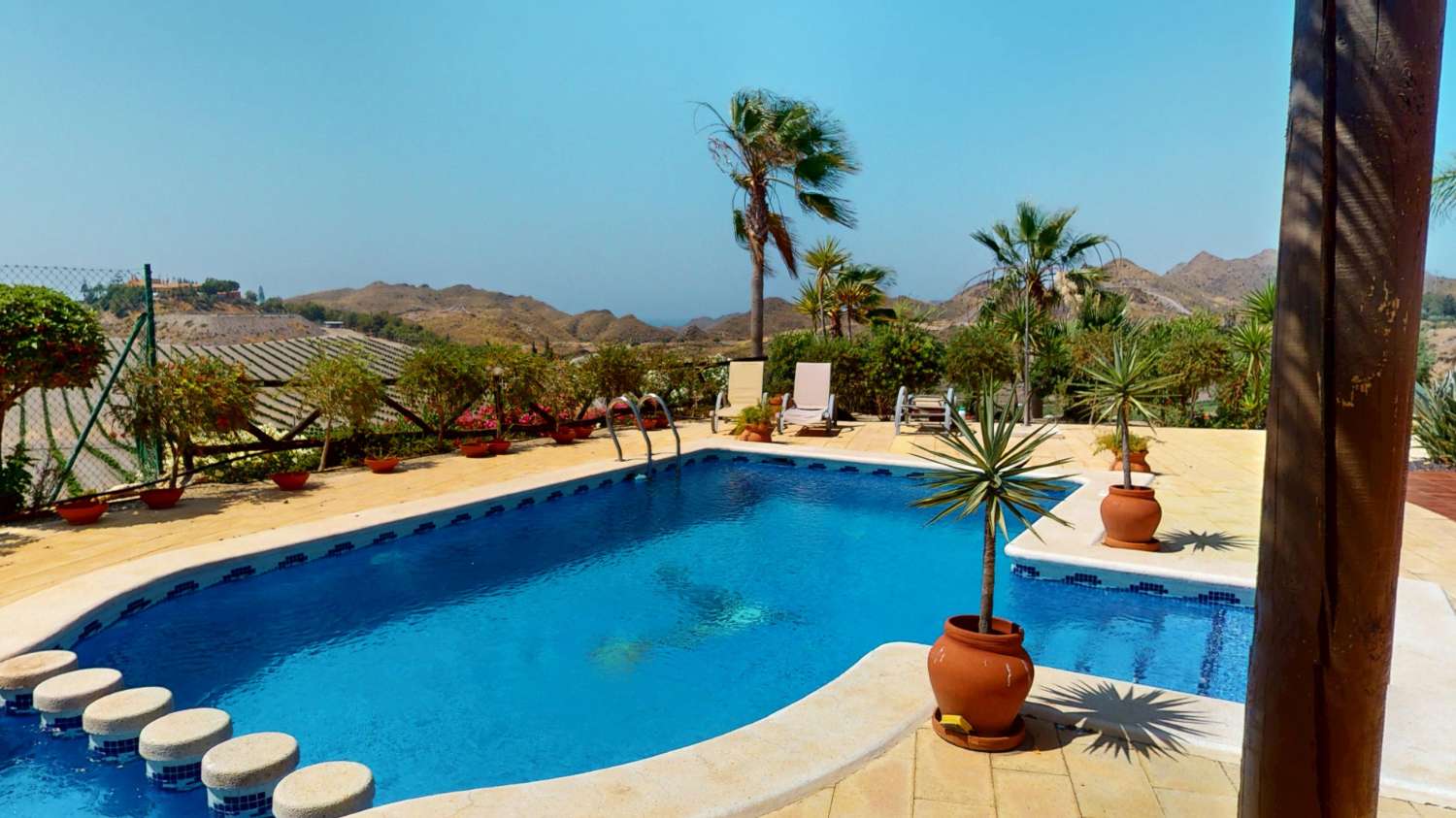 Chalet independiente con gran parcela y vistas al mar en Águilas