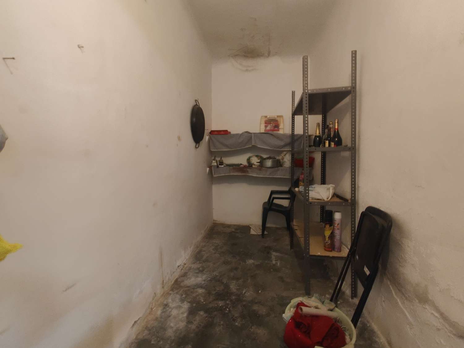 Casa de pueblo con patio para reformar en zona tranquila de Pliego