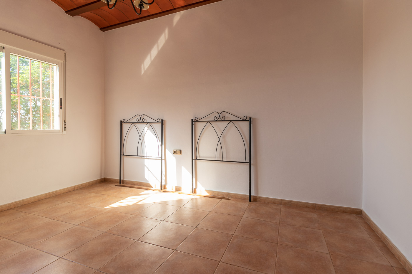 CHALET CON GARAJE Y PARCELA A 5 MINUTOS DE PLIEGO